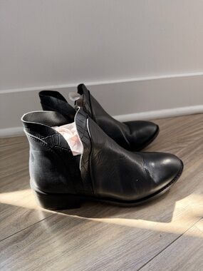 Steve Madden Black Leather Ankle Booties